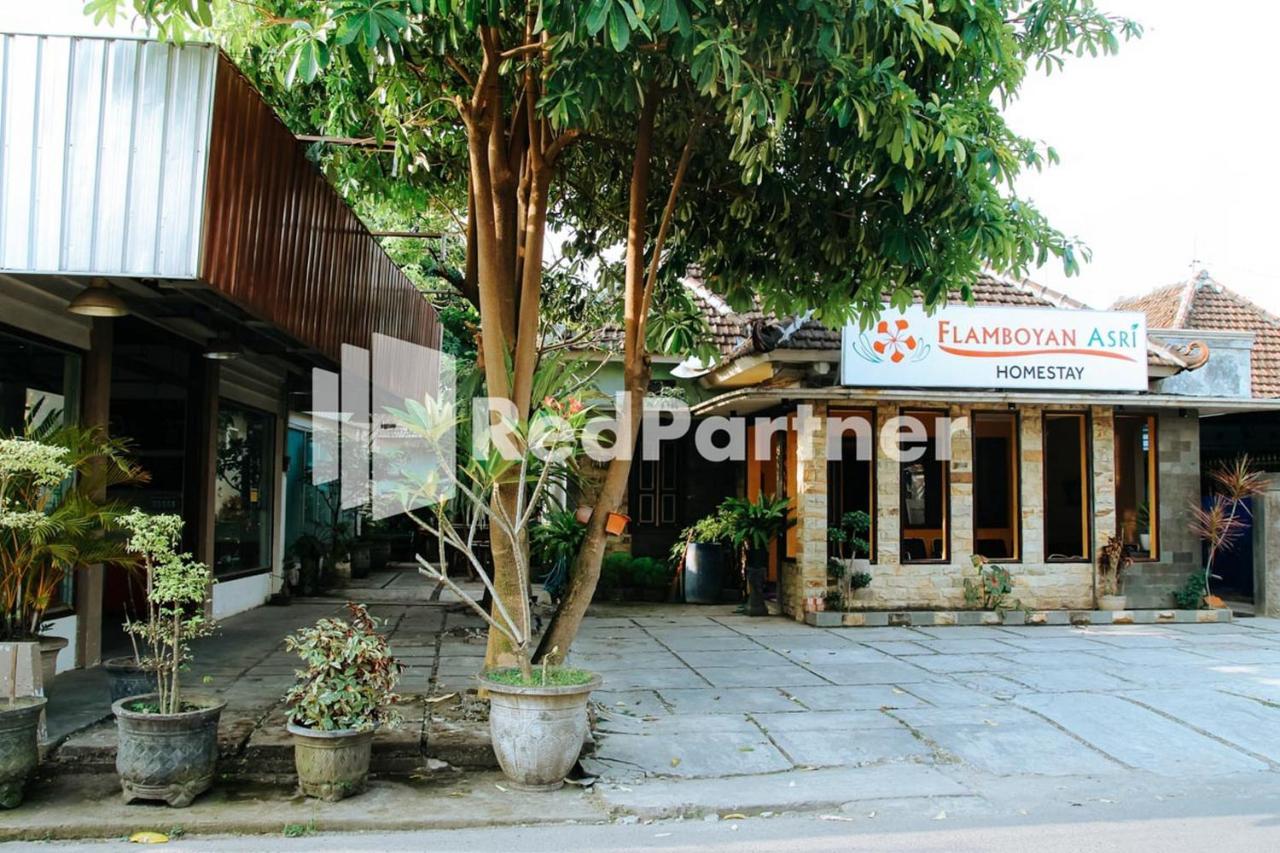 Flamboyan Asri Syariah Mitra Reddoorz Near Kampung Inggris Pare Hotel ภายนอก รูปภาพ